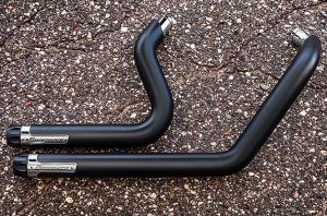 Crusher Maverick 2 into 2 černý Full Systems pro Sportster XL 04-17